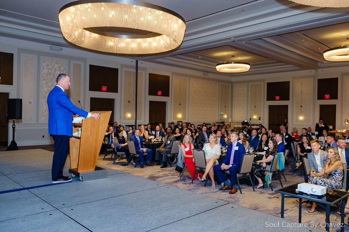 carousel-hero-element image-0